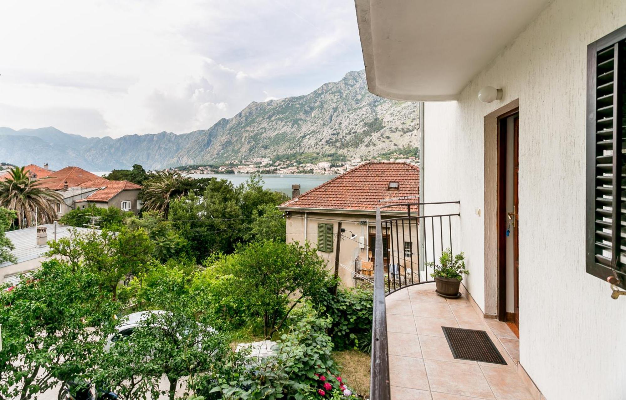 Apartment Lima Kotor Luaran gambar