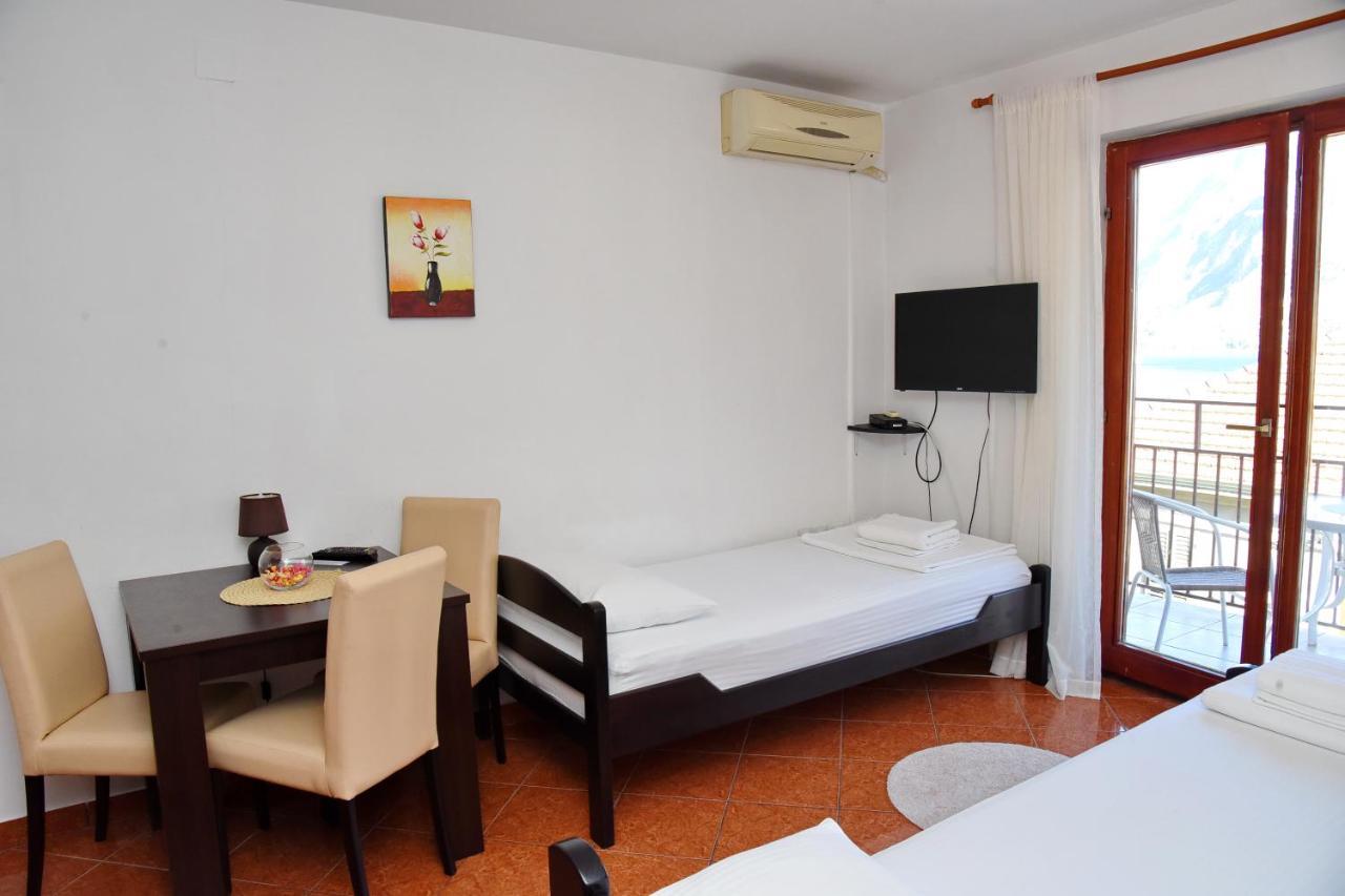 Apartment Lima Kotor Luaran gambar