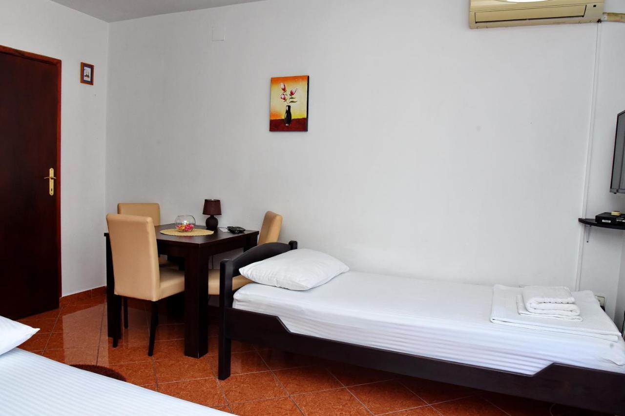 Apartment Lima Kotor Luaran gambar